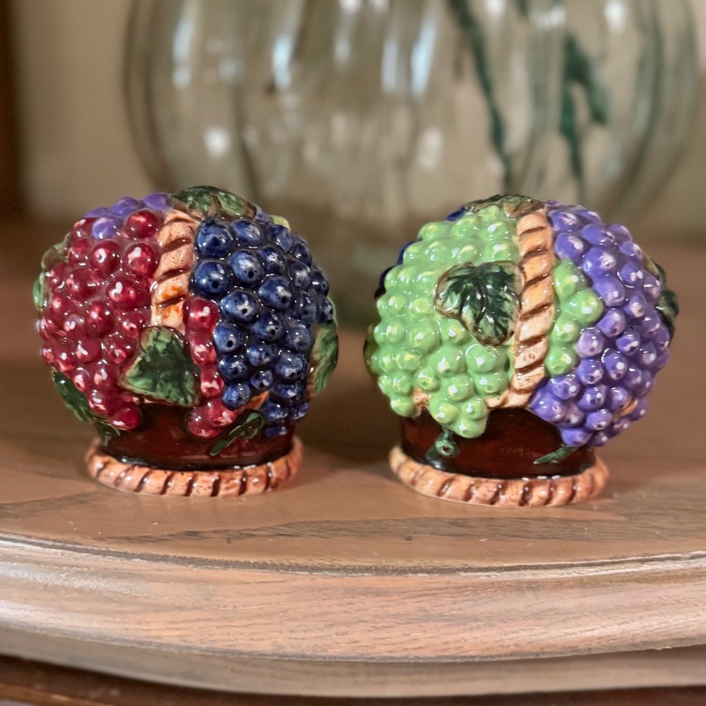 Style-Eyes Grape Basket Salt and Pepper Shakers Unisex OS Multicolor Excellent